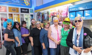 4 Susters en dogters kuier hier